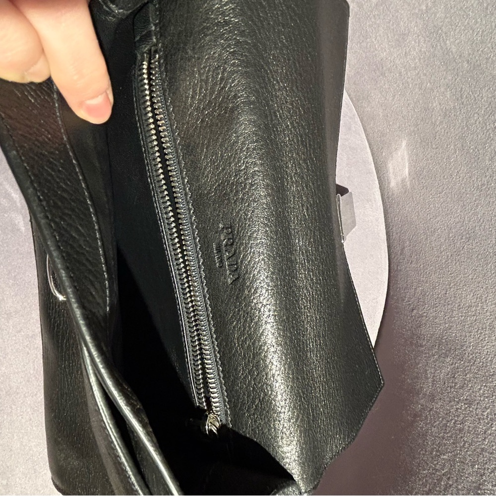 Prada clutch - Picture 4 of 6